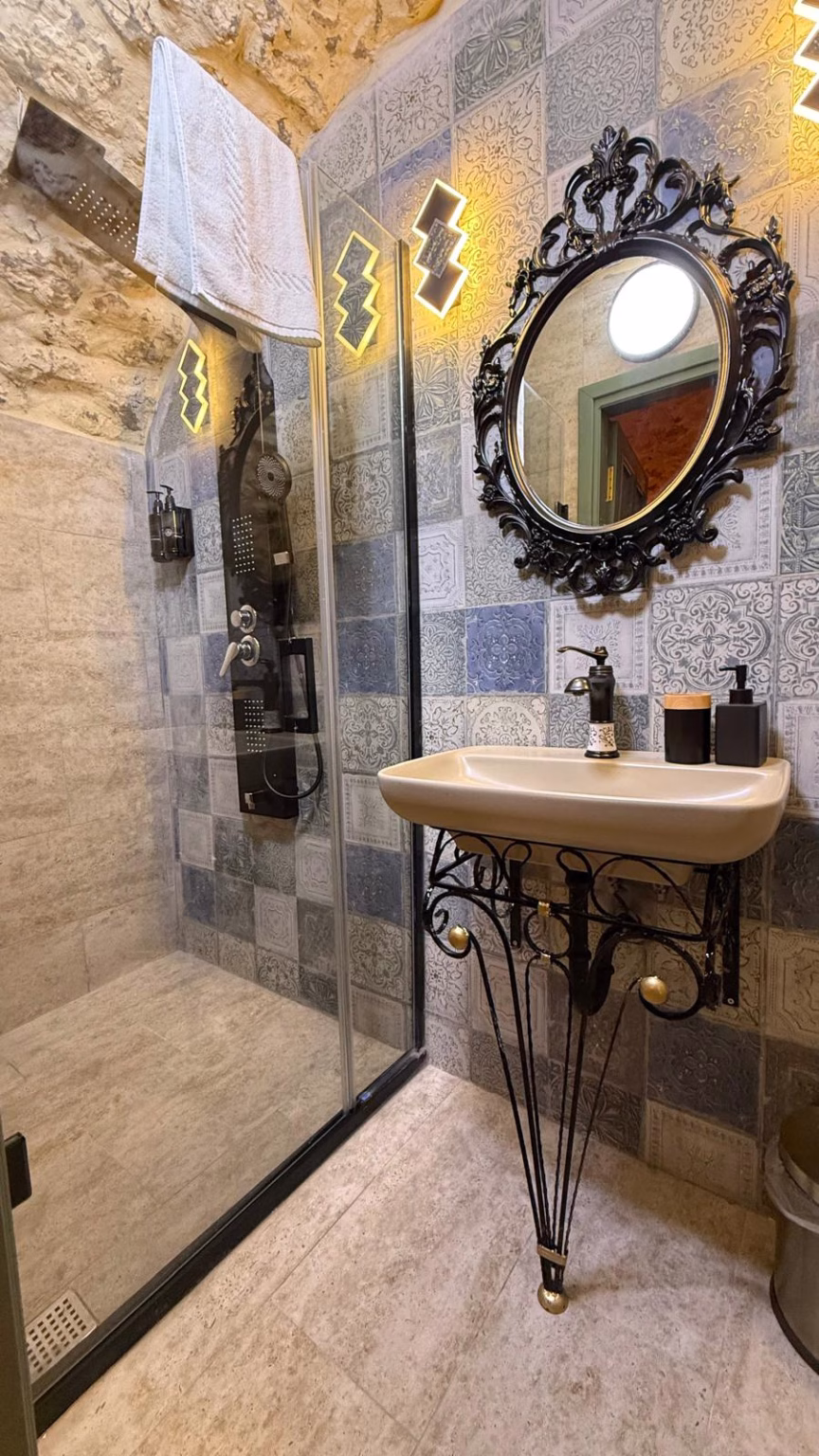 WhatsApp Image 2025-03-29 at 21.48.26 (1)