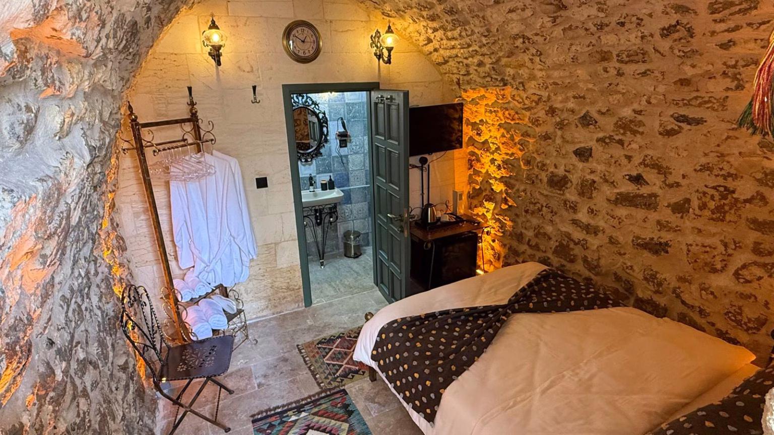 WhatsApp Image 2025-03-29 at 21.49.03 (1)